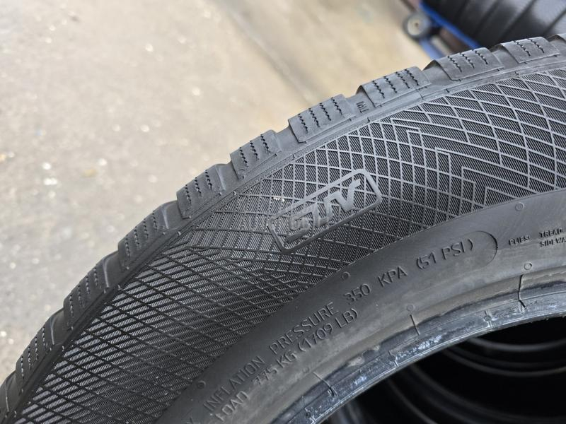 Continental 215/65 R17 Zimska