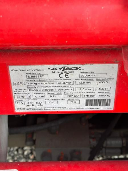 SkyJack 6832RT