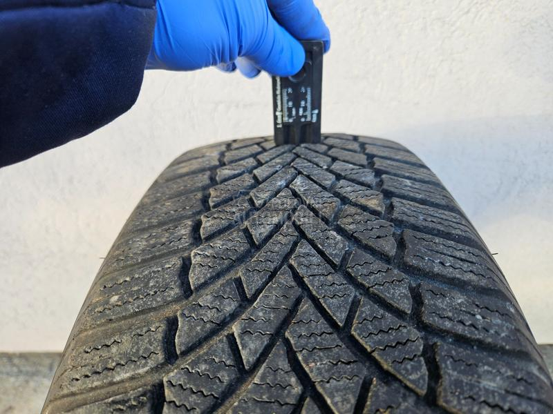 Bridgestone 215/65 R16 Zimska