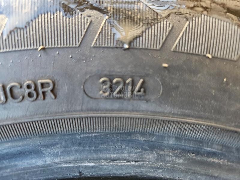 Goodyear 215/60 R16 Zimska