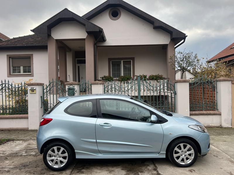Mazda 2 
