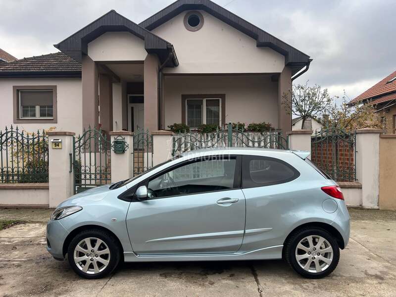Mazda 2 