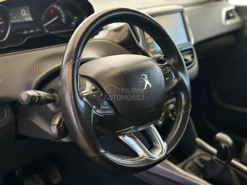 Peugeot 2008 1.2 B