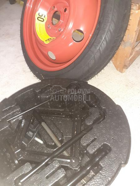 Rezervni tocak dizalica i kuka