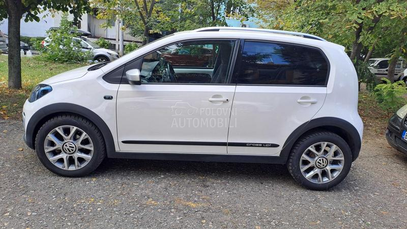 Volkswagen up! CROSS