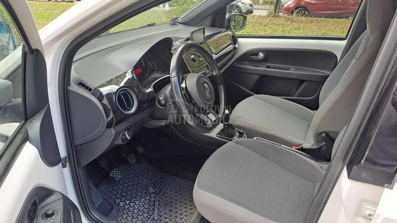 Volkswagen up! CROSS