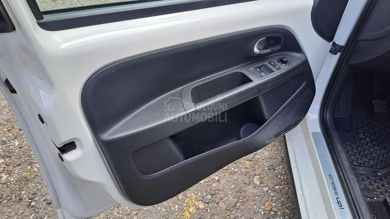 Volkswagen up! CROSS