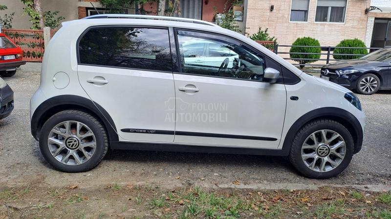 Volkswagen up! CROSS