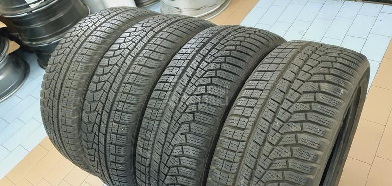 Hankook 205/55 R17 Zimska
