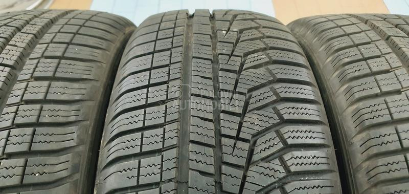 Hankook 205/55 R17 Zimska