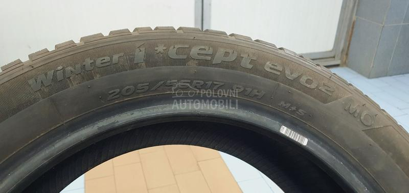 Hankook 205/55 R17 Zimska