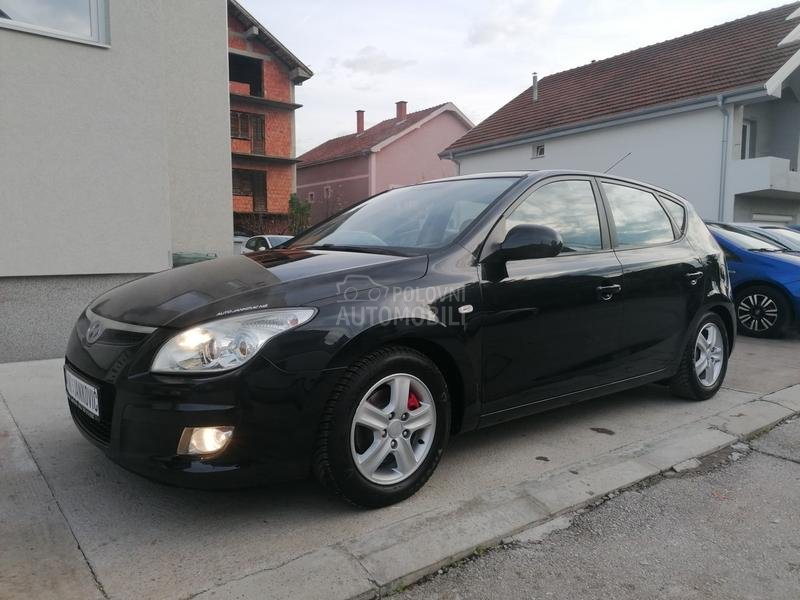 Hyundai i30 1.6i ILIKE LINE CH