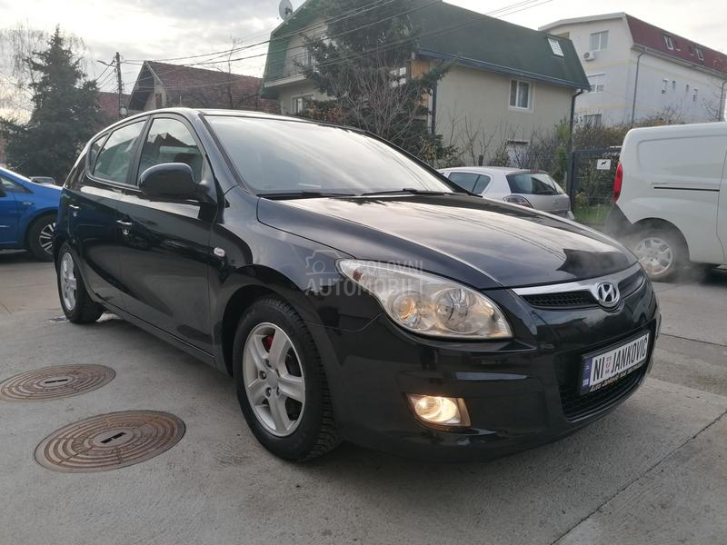 Hyundai i30 1.6i ILIKE LINE CH