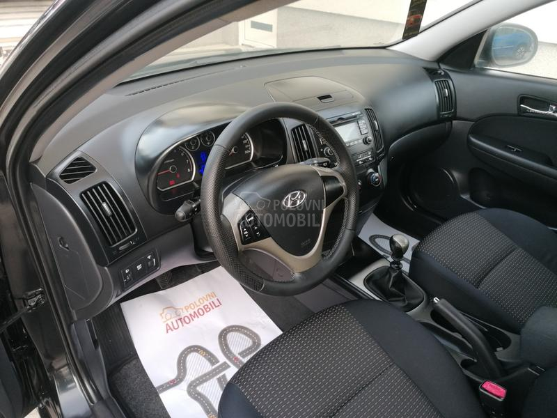 Hyundai i30 1.6i ILIKE LINE CH