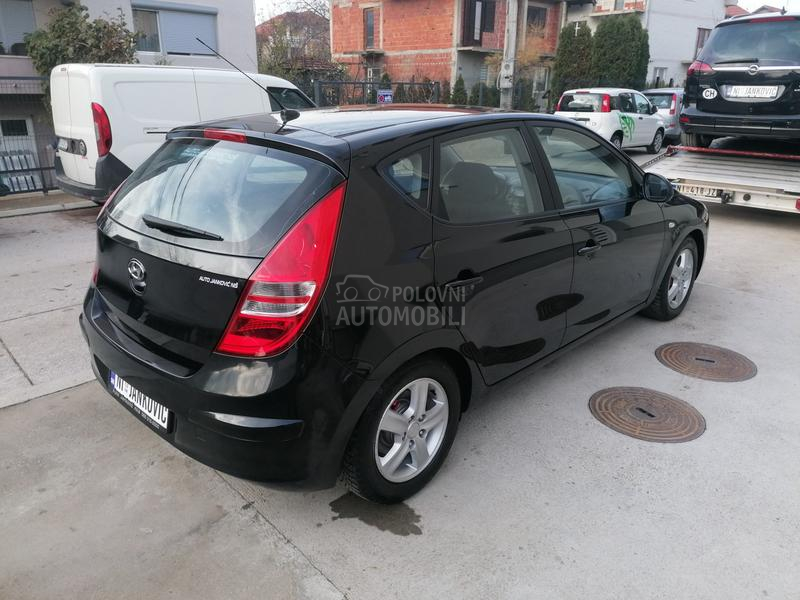 Hyundai i30 1.6i ILIKE LINE CH