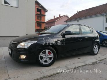 Hyundai i30 1.6i ILIKE LINE CH