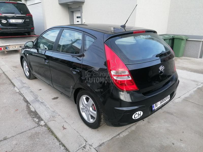 Hyundai i30 1.6i ILIKE LINE CH
