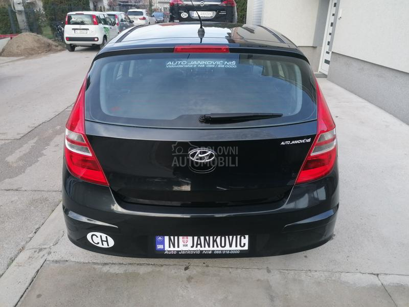 Hyundai i30 1.6i ILIKE LINE CH