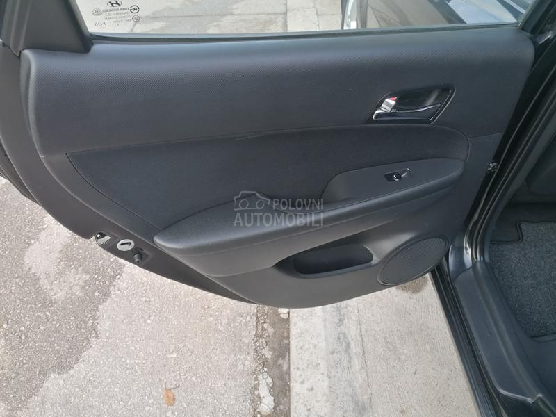 Hyundai i30 1.6i ILIKE LINE CH