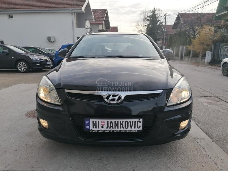 Hyundai i30 1.6i ILIKE LINE CH