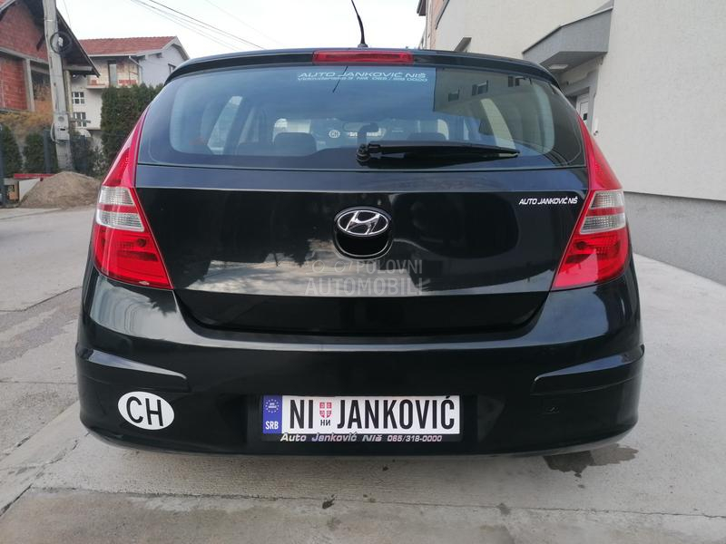 Hyundai i30 1.6i ILIKE LINE CH
