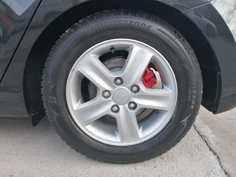 Hyundai i30 1.6i ILIKE LINE CH