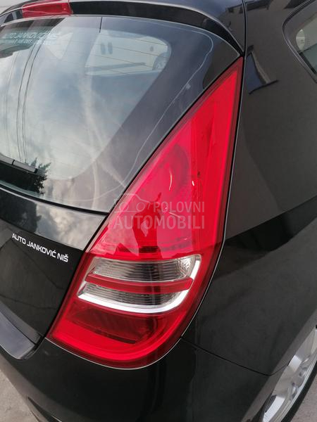 Hyundai i30 1.6i ILIKE LINE CH