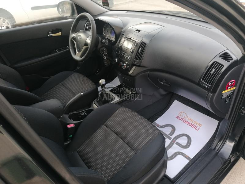 Hyundai i30 1.6i ILIKE LINE CH
