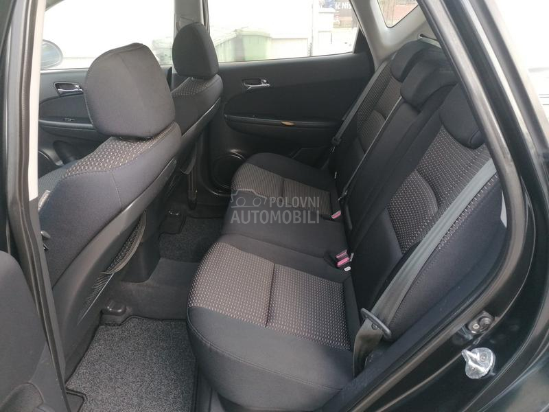Hyundai i30 1.6i ILIKE LINE CH