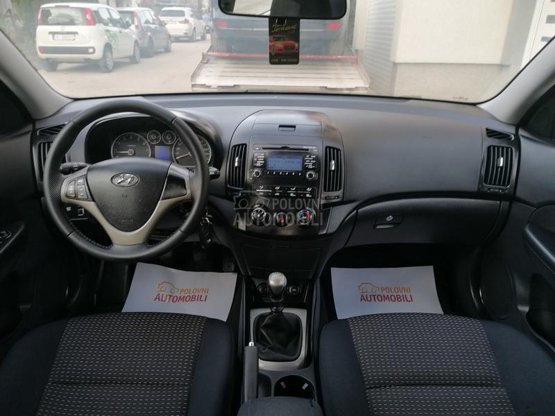 Hyundai i30 1.6i ILIKE LINE CH