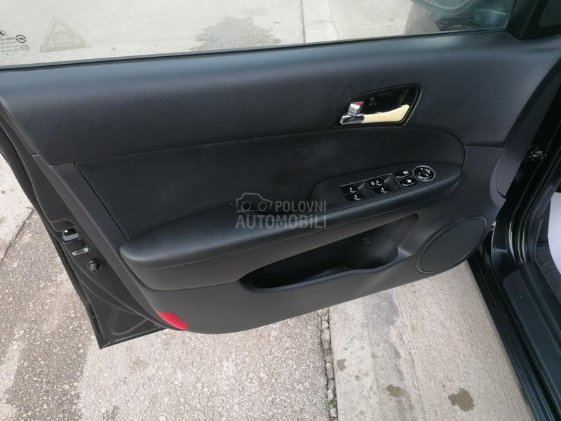 Hyundai i30 1.6i ILIKE LINE CH