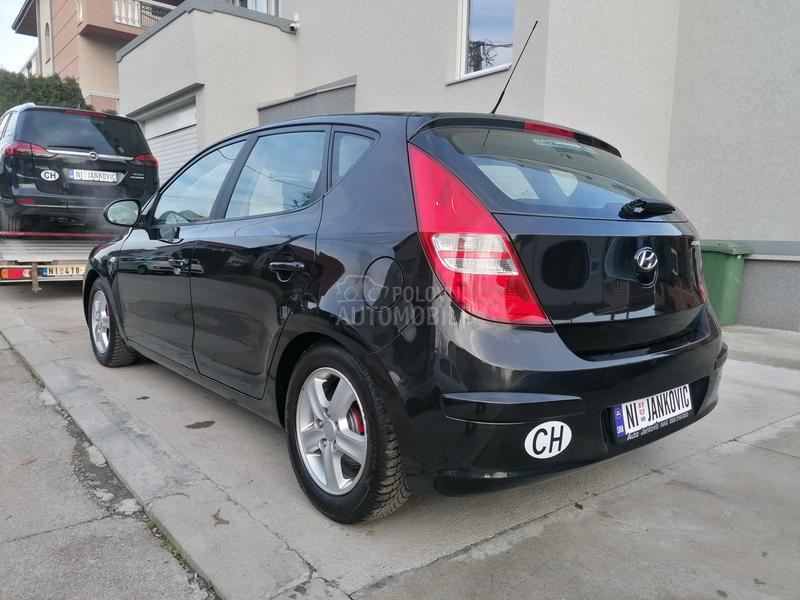 Hyundai i30 1.6i ILIKE LINE CH