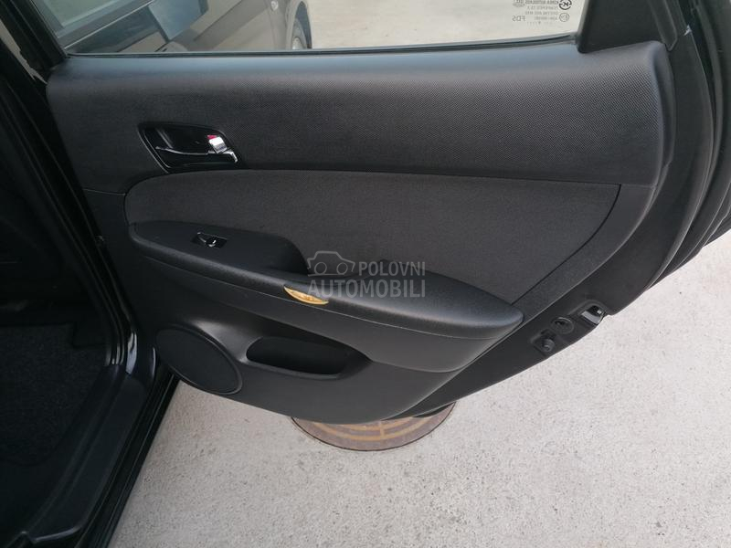 Hyundai i30 1.6i ILIKE LINE CH