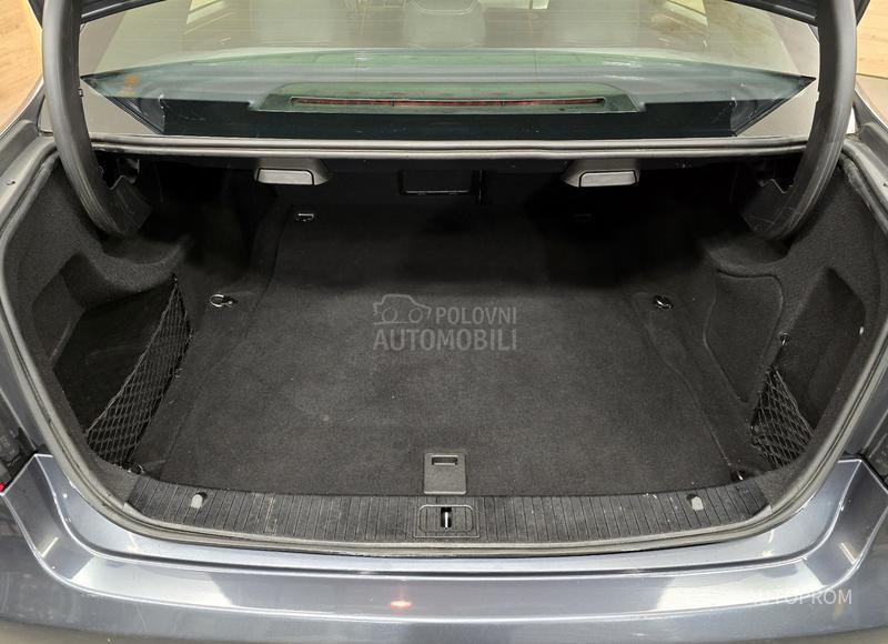 Mercedes Benz E 220 cdi 132000kim