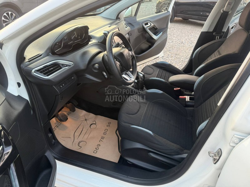 Peugeot 208 1.2 b