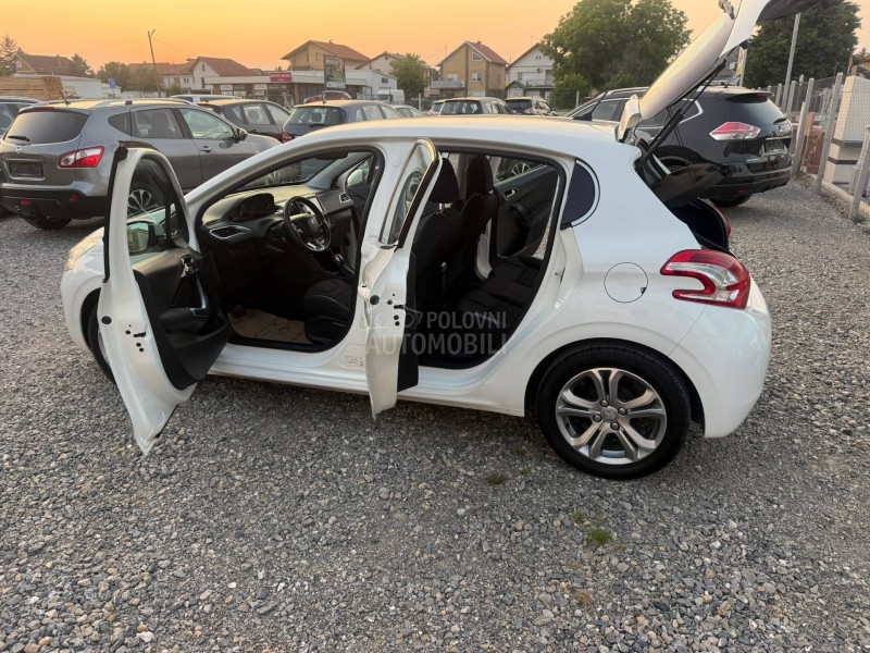 Peugeot 208 1.2 b