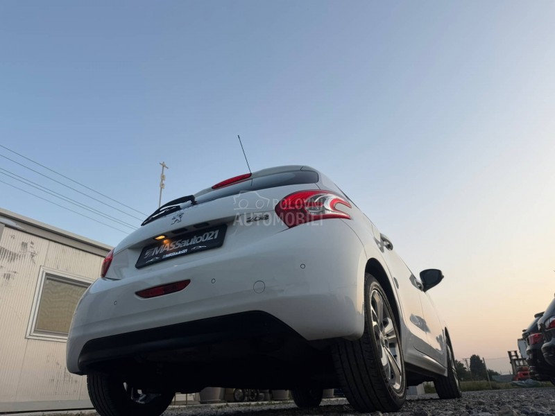 Peugeot 208 1.2 b