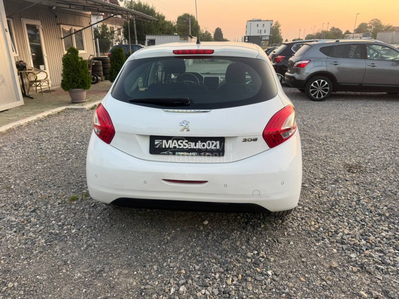 Peugeot 208 1.2 b