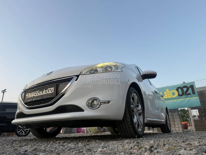Peugeot 208 1.2 b