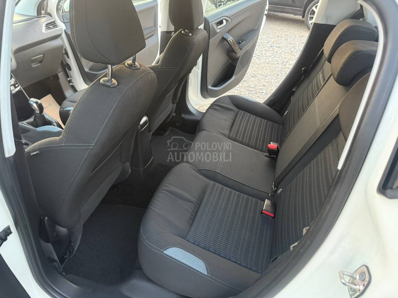 Peugeot 208 1.2 b