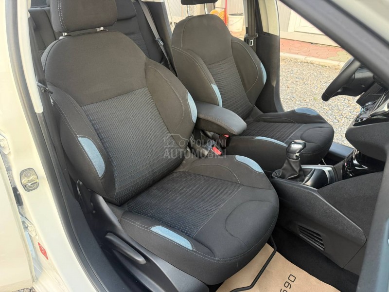 Peugeot 208 1.2 b