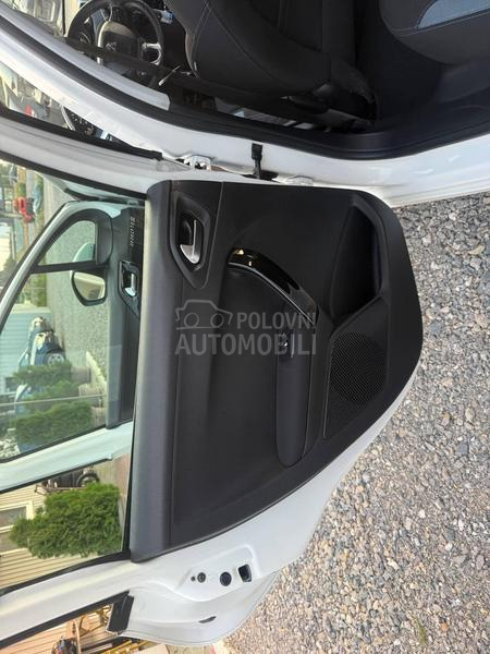 Peugeot 208 1.2 b