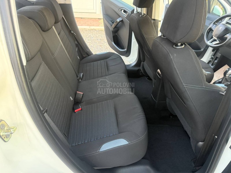 Peugeot 208 1.2 b