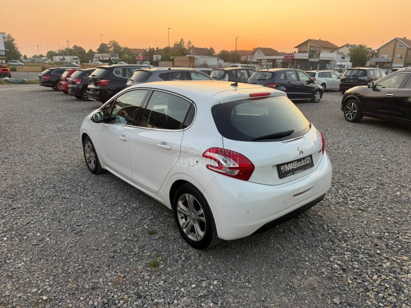 Peugeot 208 1.2 b