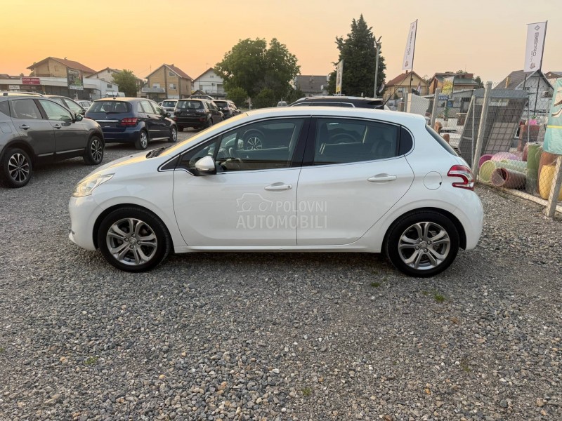 Peugeot 208 1.2 b