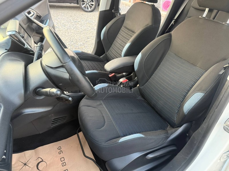 Peugeot 208 1.2 b