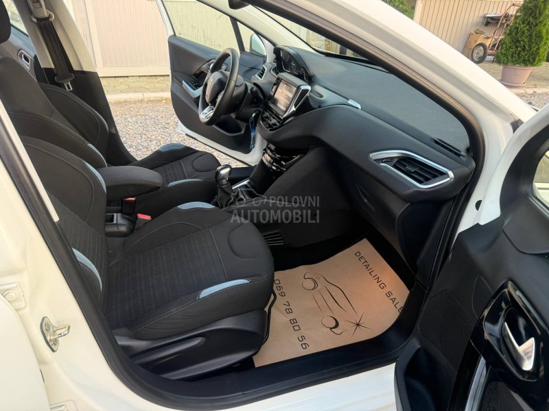 Peugeot 208 1.2 b