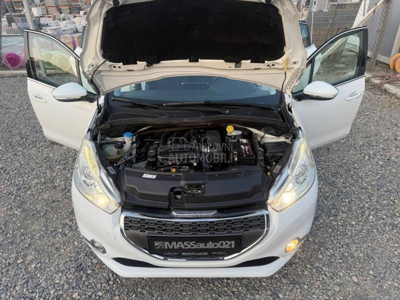 Peugeot 208 1.2 b