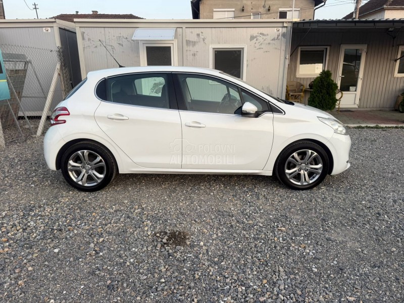 Peugeot 208 1.2 b