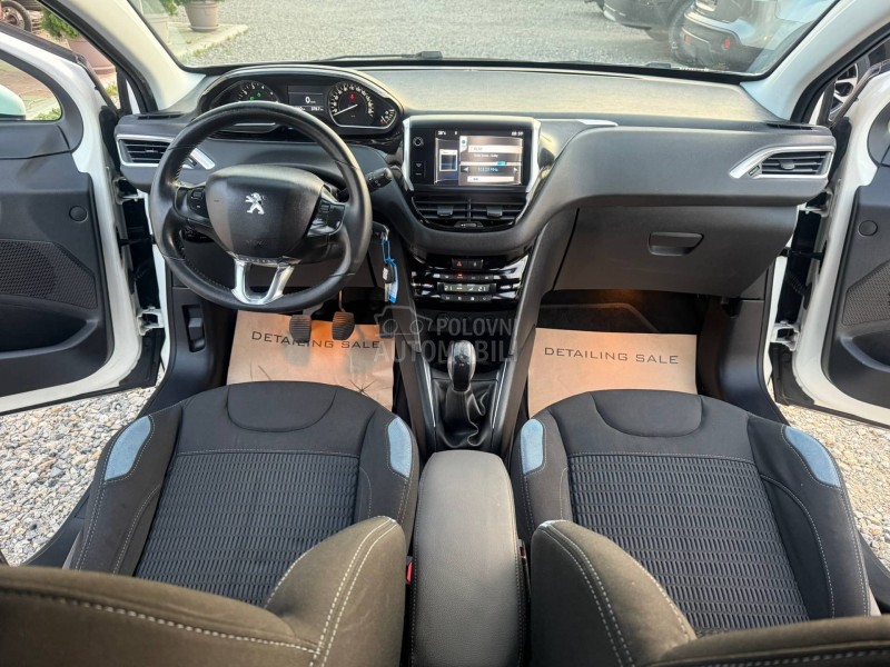 Peugeot 208 1.2 b